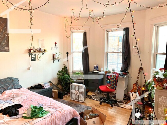 Building Photo - HOT ALLSTON LISTING!!!!