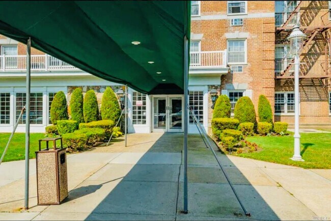 Foto del edificio - 85-09 151st Ave