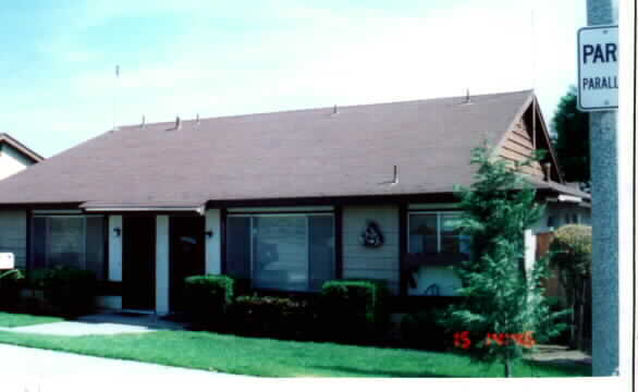 Foto del edificio - 8842-8844 N Bank Dr