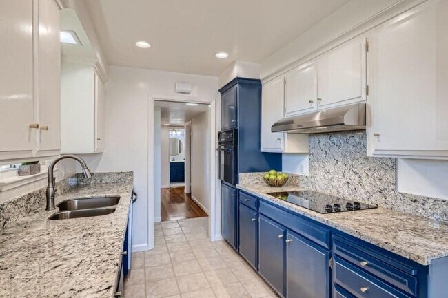 Building Photo - NICE HOME IN SACRAMENTO!!