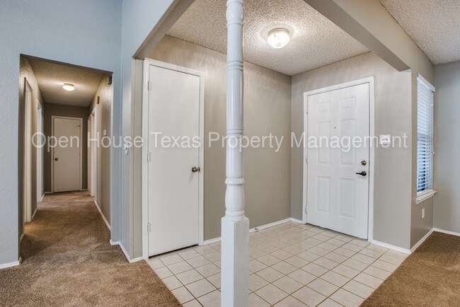 Building Photo - 1562 Tiffany Forest Ln