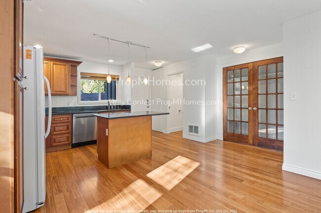 Foto del edificio - 3 Bedroom Condo W/ Amenities In Highly Des...