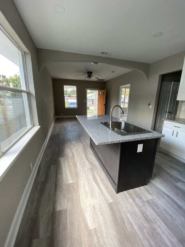 Cocina - 1611 E 18th Ave