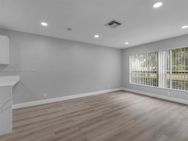Foto del edificio - 10373 NW 35th St