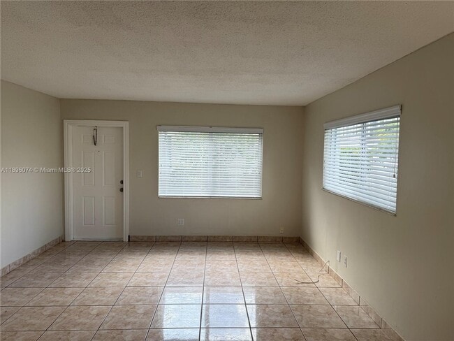 Building Photo - 715 NE 2nd Ave