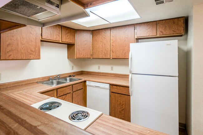 Cocina clásica - Sunset Springs Apartments