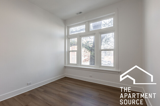 Foto del edificio - 1452 N Kedzie Ave