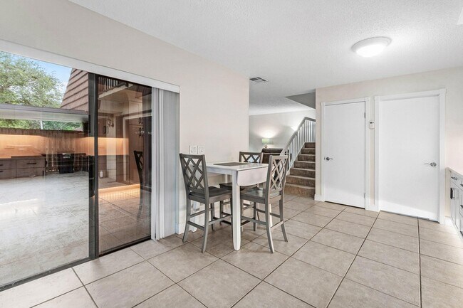 Foto del edificio - 1024 10th Ln