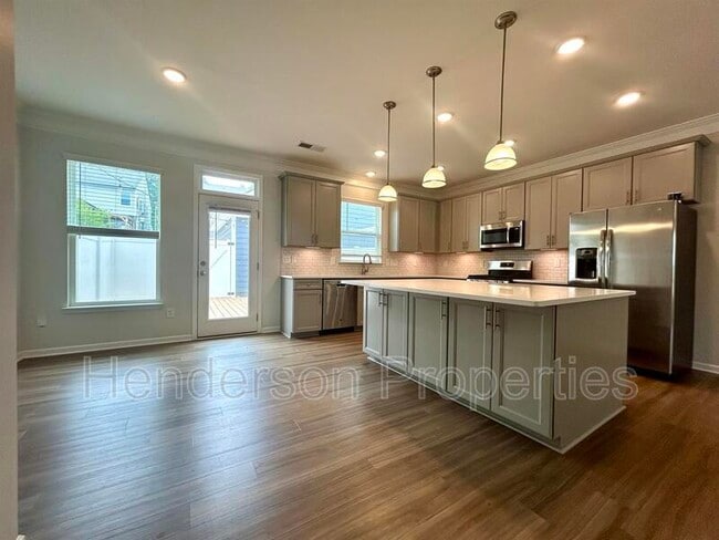 Foto del edificio - 512 Laurel Walk Ln