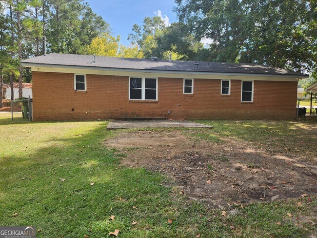 Foto del edificio - 8121 Maudie Ln