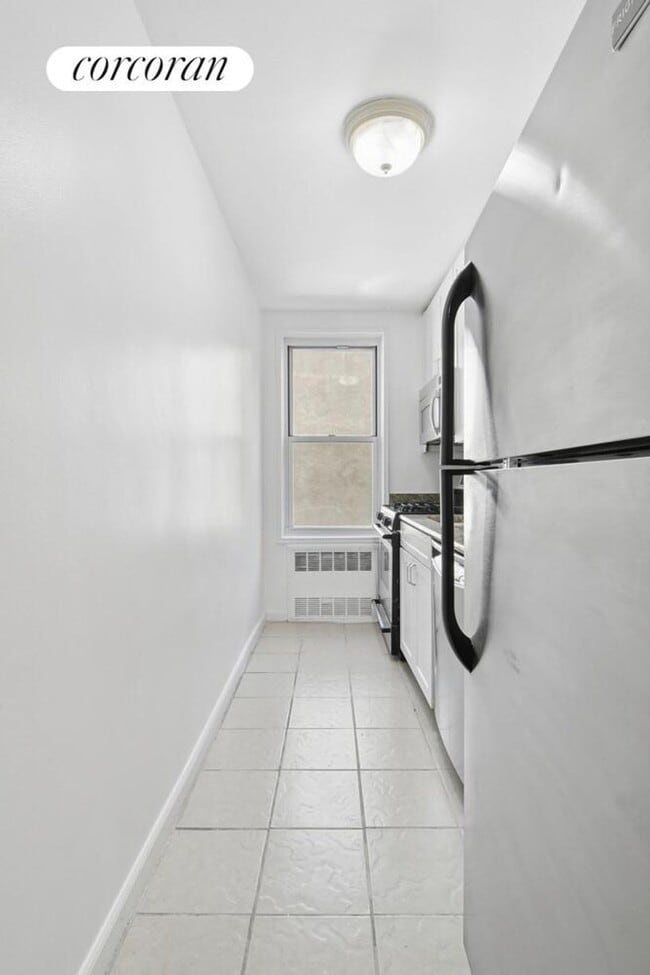Building Photo - 401 W 56th St