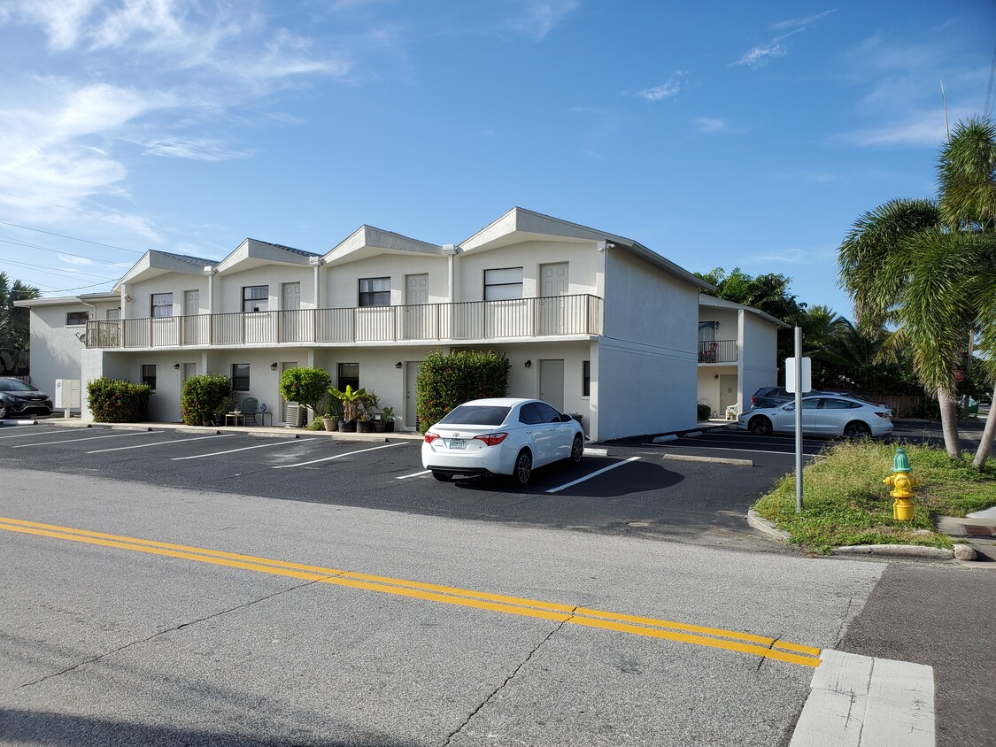 382 S Orlando Ave Unit 1, Cocoa Beach, FL 32931 Apartments in Cocoa