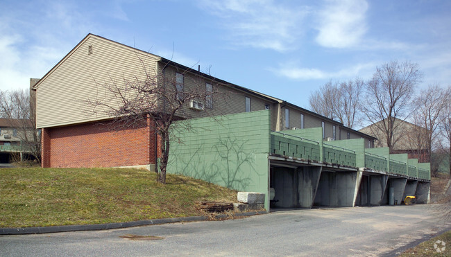 Building Photo - Echo Hill