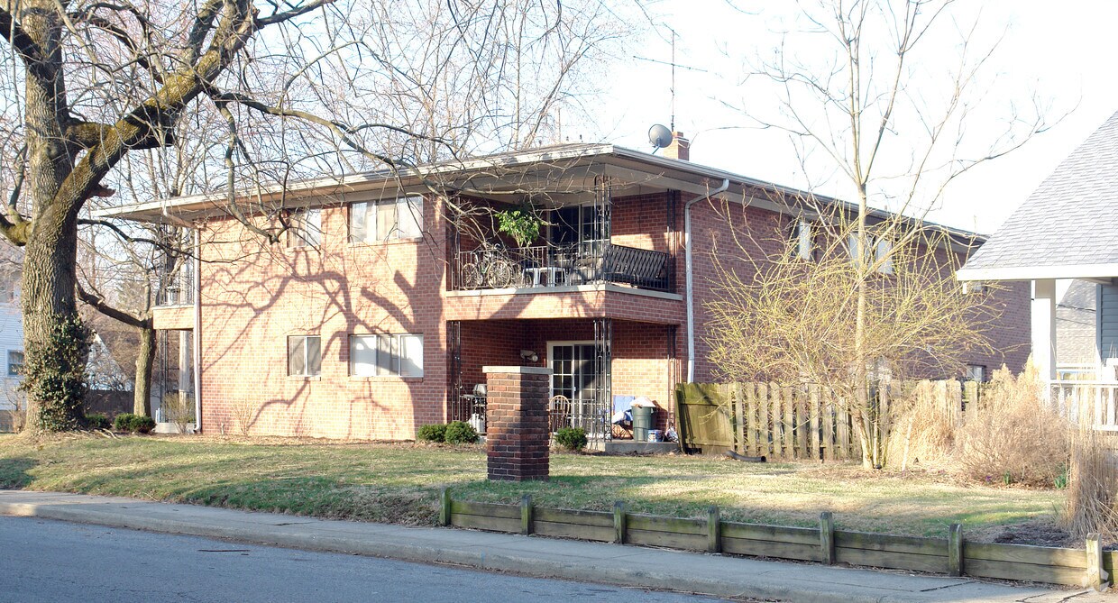 Building Photo - 770 E 61st St