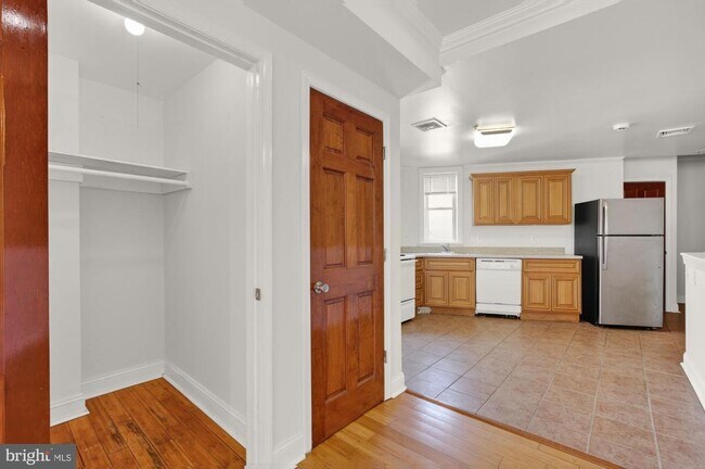Building Photo - 2026 Ridge Ave