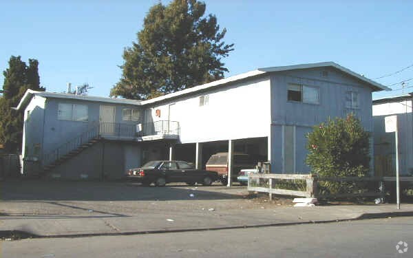 Building Photo - 585 Hampshire Ave