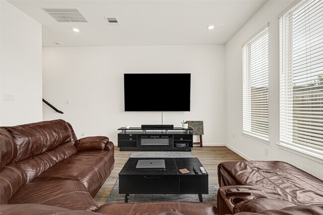 Building Photo - 12978 Rio Mariano Ln