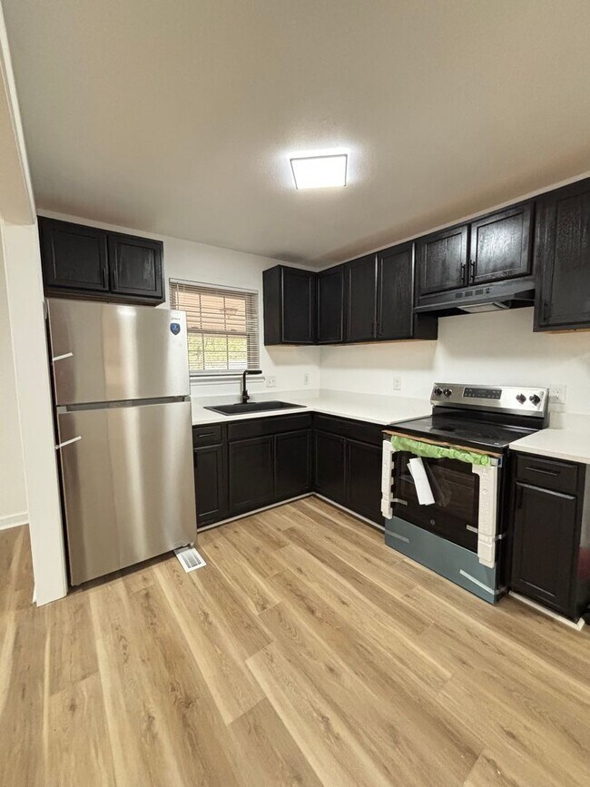 Building Photo - For Rent – Spacious 4-Bedroom Home in Nort...