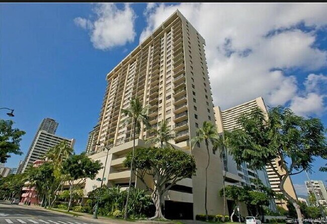 Building Photo - FOUR PADDLE 1/1/1 sec, central A/C, W/D, l...