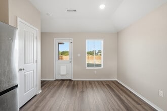 Building Photo - 19 Farmhouse Cir