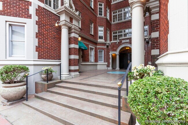 Building Photo - 1209 SW 6th Ave