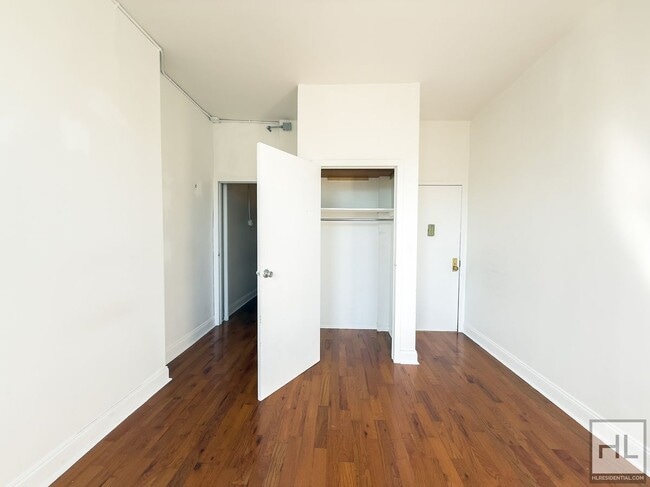 Foto del edificio - TROUTMAN STREET / Bushwick / Spacious 2-be...