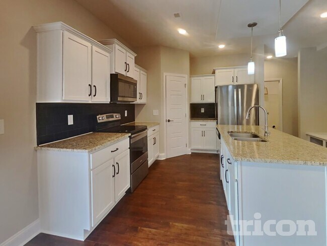 Building Photo - 124 Lucerne Ln