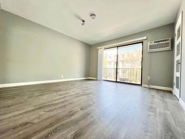 Foto del edificio - 1105 S Barrington Ave