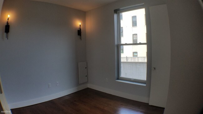 Building Photo - 131 Tompkins Ave