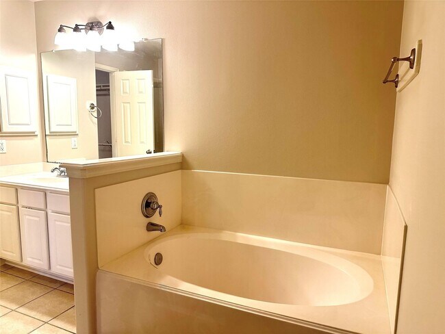 Foto del edificio - 13559 Fawn Lily Dr