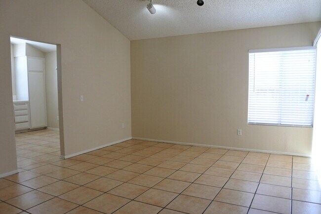 Foto del edificio - New Listing!