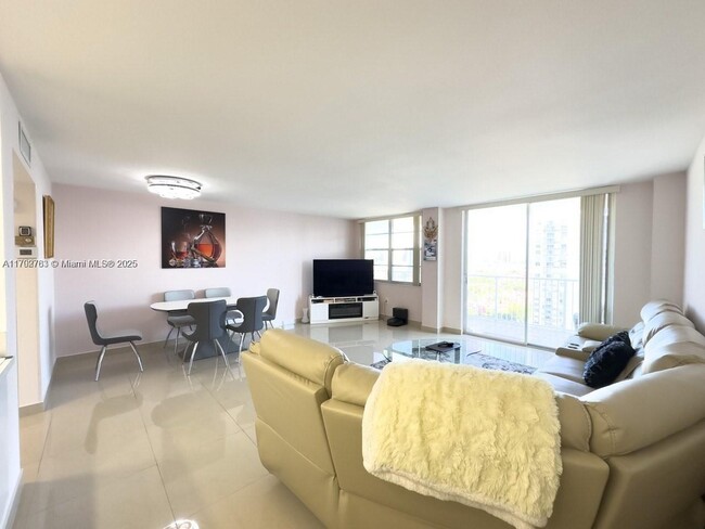 Foto del edificio - 2801 NE 183rd St