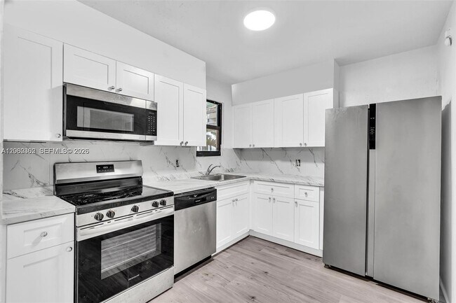 Foto del edificio - 2750 SW 26th St