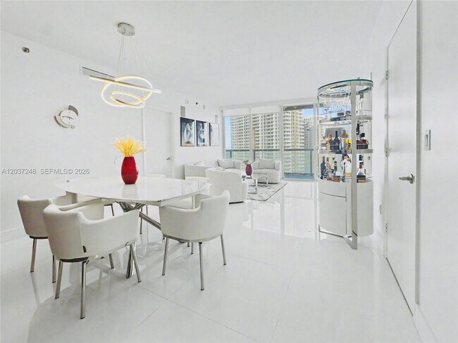 Foto del edificio - 465 Brickell Ave