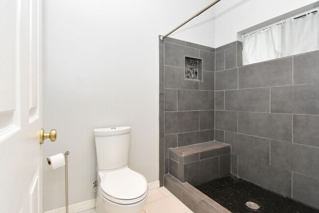 Foto del edificio - Capri Comfort with Style & Space – NW Gainesville