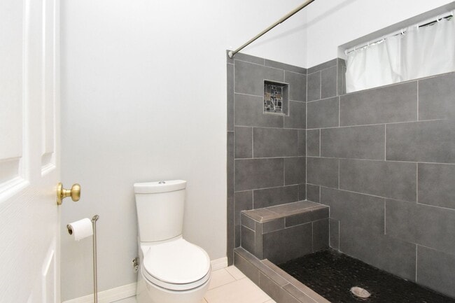 Photo - Capri Comfort with Style & Space – NW Gainesville House