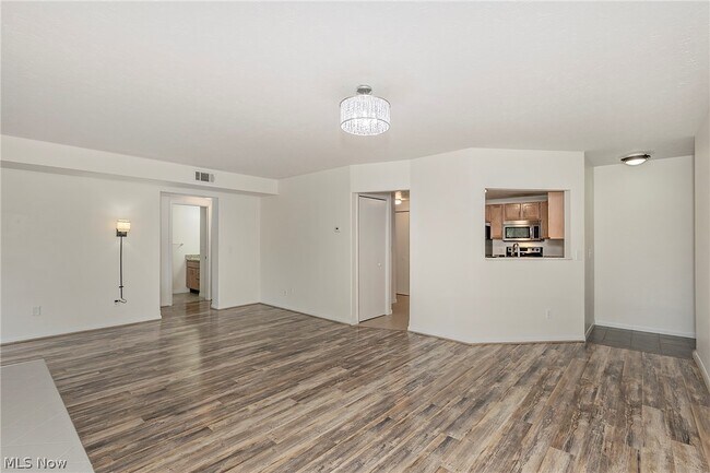 Foto del edificio - 26101 Village Ln