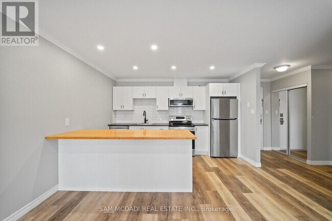 Photo du bâtiment - 130 King St E