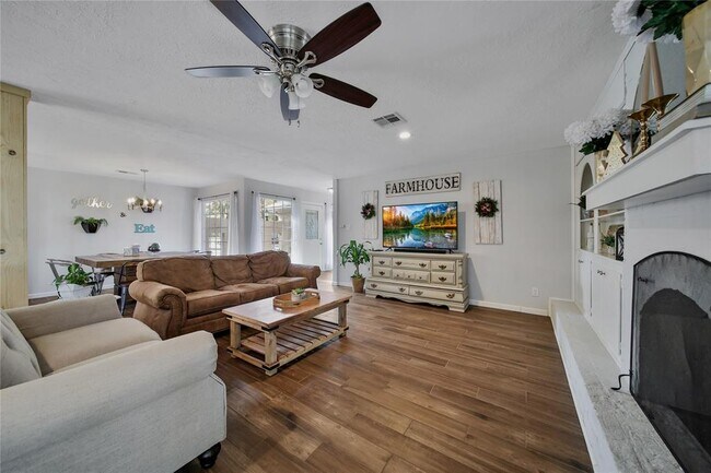 Foto del edificio - 259 Spring Pines Dr