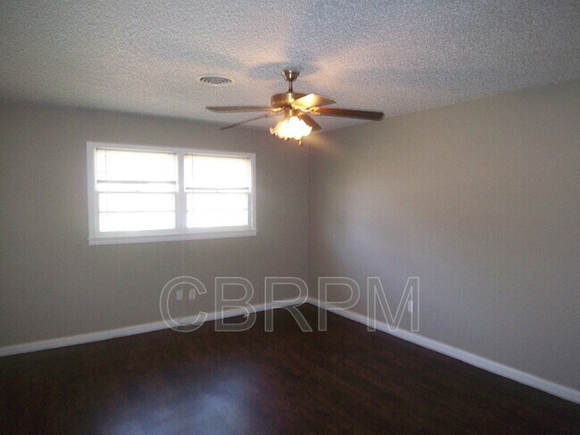 Foto del edificio - 5401 Temple Ave