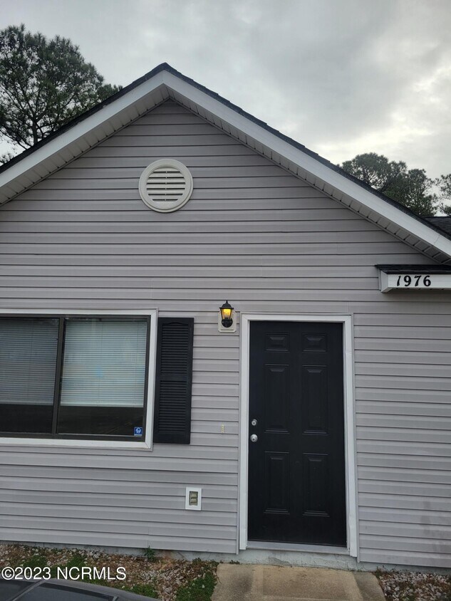 1976 Countrywood Blvd, Jacksonville, NC 28540 House Rental in