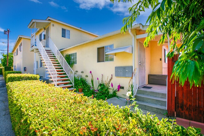 Building Photo - 2256 S Carmelina Ave