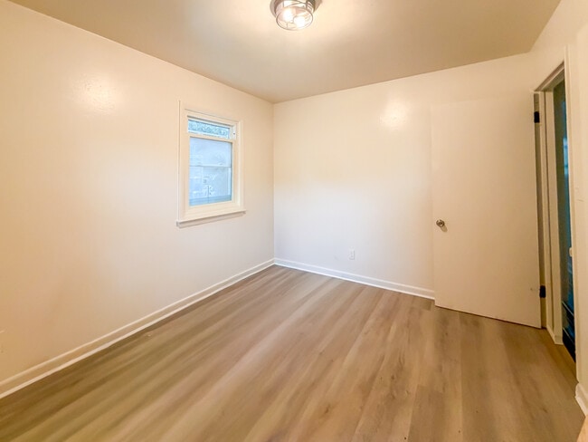 Foto del edificio - 2235 N Whitehill Dr