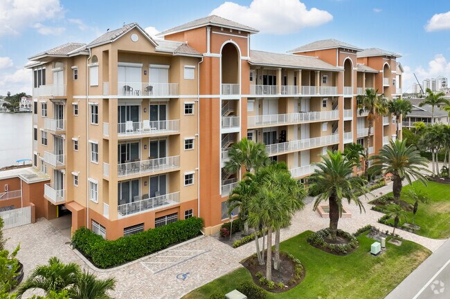 9566 Gulf Shore Dr Naples, FL 34108-2052 - MANATEE RESORT