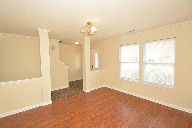 Building Photo - 8692 Baypointe Dr
