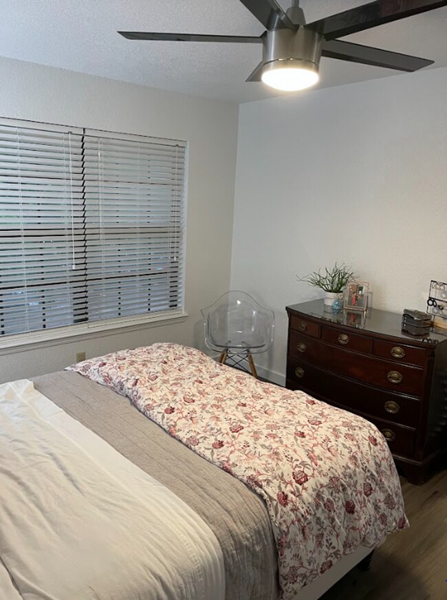 Foto del edificio - For Rent: Beautifully Remodeled 2 Bed, 2 B...