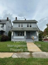 Building Photo - 13827 S Parkway Dr