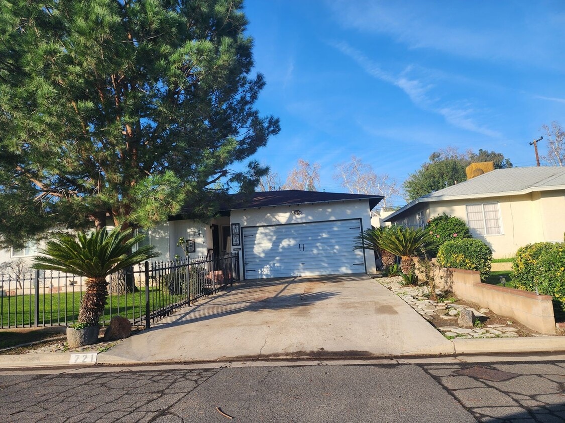 Primary Photo - SW-Bakersfield 3 bedrooms 1 baths
