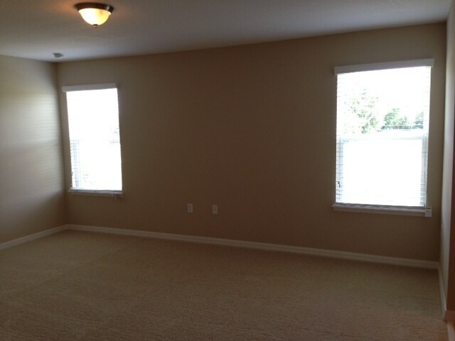 Foto del edificio - Beautiful 3 bedroom, 2.5 bath townhouse in...