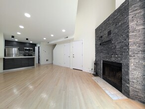 Building Photo - 939 W Grace St